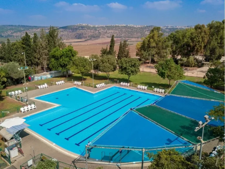 בריכות מהאוויר במזרע כפר נופש בקיבוץ